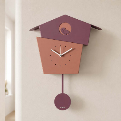 Arti e Mestieri Picchiarello Orologio da parete con pendolo e sagoma di uccellino in metallo design moderno Colore: Viola/Terracotta