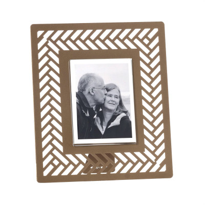 Arti e Mestieri - Intrecci - Portafoto da tavolo con cornice in metallo dal design moderno - Colore: Oro - Foto 9x12 - SKU: 0PF3961C06