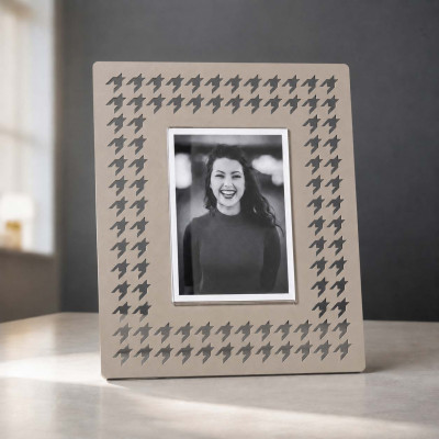 Arti e Mestieri Pied De Poule Portafoto da tavolo con cornice in metallo grande dal design moderno Foto 12x17 Colore: Sabbia