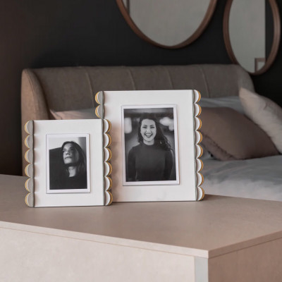 Arti e Mestieri - Volans - Portafoto da tavolo dal design moderno con cornice in metallo - Foto 12x17 - SKU: 0PF3963