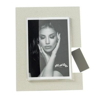 Arti e Mestieri - Bliko - Portafoto grande da tavolo di design con struttura in metallo - Colore: Avorio - Foto 13x18 - SKU: 0PF5071C149