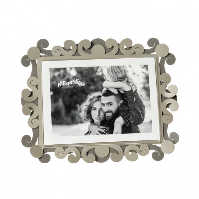 Arti e Mestieri - Koko - Portafoto grande orizzontale in metallo di design - Colore: Fango/Sabbia - Foto 13x18 - SKU: 0PF5210C201