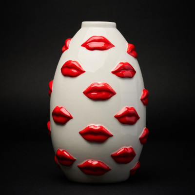 Blogo - Mouth - Vaso alto in ceramica dal design particolare con labbra rosse - Colore: Rosso - SKU: VASE22-1208