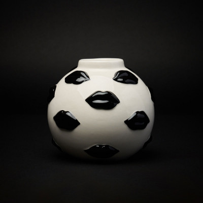 Blogo - Mouth - Vaso in ceramica dal design particolare con labbra nere - Colore: Nero - SKU: VASE12-1212