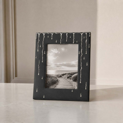 Bongelli Preziosi Rugiada Cornice portafoto in marmorino con decori a goccia design moderno ed elagante Foto 15x20 Colore: Nero/Argento