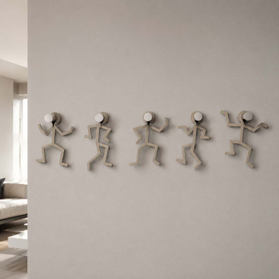CalleaDesign - Omini - Appendiabiti da parete moderno con 5 omini danzanti con ganci - Colore: Caffelatte - SKU: 13-002-14