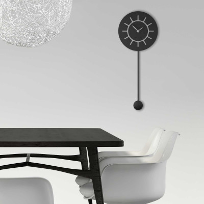 CalleaDesign Philip Orologio da parete a pendolo in legno dal design moderno Colore: Nero