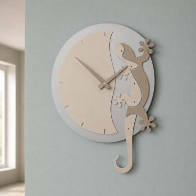CalleaDesign Geco Arrampicante Orologio da parete con geco in legno dal design moderno Colore: Sabbia