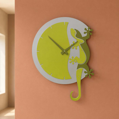 CalleaDesign Geco Arrampicante Orologio da parete in legno con geco Colore: Verde Cedro