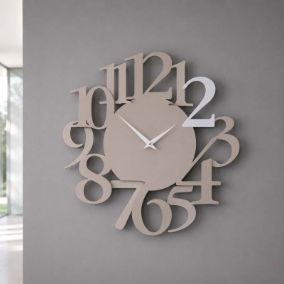 CalleaDesign Russell Orologio da parete in legno con numeri dal design moderno Colore: Caffelatte