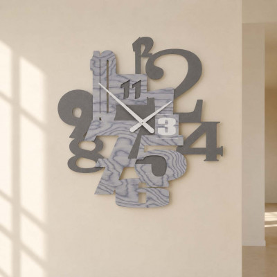 CalleaDesign Kirsten Orologio da parete in legno dal design moderno Colore: Grigio Sottsass