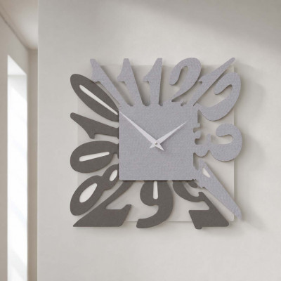 CalleaDesign Dalilah Orologio da parete moderno in legno quadrato con numeri design particolare Colore: Gessato