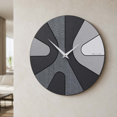 CalleaDesign AsYm Orologio da parete rotondo in legno con design asimmetrico e lancette in metallo Colore: Radica Grigia