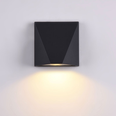 Maytoni - Beekman - Applique da esterni con struttura in metallo diffusore in vetro con lampada LED - Colore: Nero - 1 Lampadina Led Integrato 6W - Lumen 540 - Gradi Kelvin 3000k Luce Calda - IP54 - SKU: O577WL-L5B