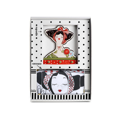 Egan - Le Pupazze - Set appendino in ceramica e 2 canovacci in tessuto - Colore: Rosso - SKU: 214033