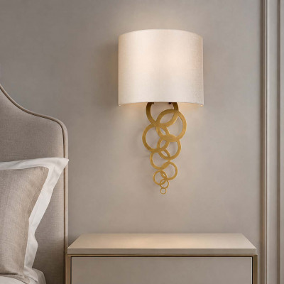 Elstead Lighting Curtis Applique da parete moderna piccola in acciaio con diffuosre in tessuto curvo Colore: Ottone