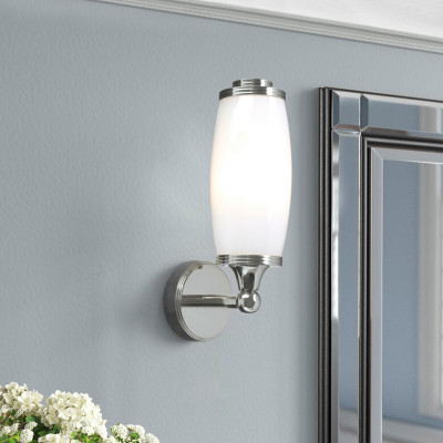 Elstead Lighting - Eliot - Applique moderna in acciaio per bagno con diffusore in vetro opalino - 1 Lampadina G9 3W - IP44 - SKU: BATH-ELIOT1