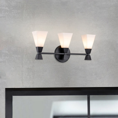 Elstead Lighting - Bowtie - Applique per bagno con struttura in acciaio con tre diffusori in vetro opalino - Colore: Nero - 3 Lampadine G9 40W - IP44 - SKU: BOWTIE-3-MB