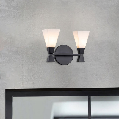 Elstead Lighting - Bowtie - Applique per bagno con struttura in acciaio e doppio diffusore in vetro opalino - Colore: Nero - 2 Lampadine G9 40W - IP44 - SKU: BOWTIE-2-MB