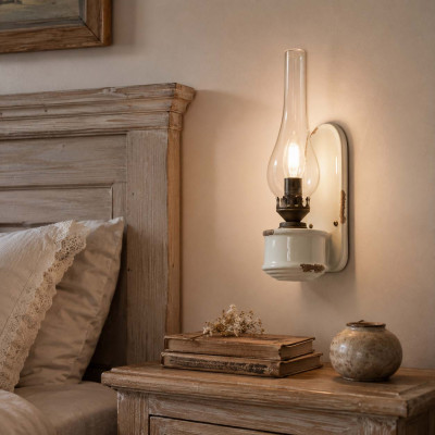 FerroLuce Vintage Applique da parete dal design industrial in ceramica con diffusore in vetro Colore: Bianco