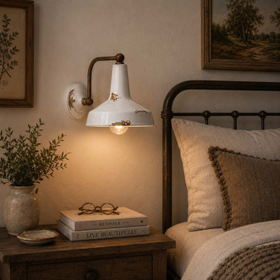 FerroLuce Vintage Lampada da parete in stile industrial in metallo con diffusore in ceramica Colore: Bianco