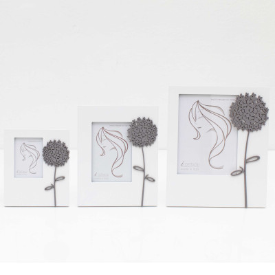 I Dettagli - Ortensia - Portafoto da tavolo in legno con applicazione floreale dal design elegante - Colore: Bianco - Foto 7x10 - SKU: CL1G07X10OR-G