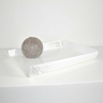 I Dettagli Alhena Vassoio piccolo in plexiglass traforato dal design moderno ed elegante Colore: Bianco