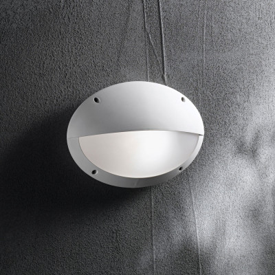 Ideal lux - Medea - Applique da esterno con struttura in resina e diffuosre ovale a mezzaluna - 1 Lampadina E27 23W - IP66 - SKU: 09673