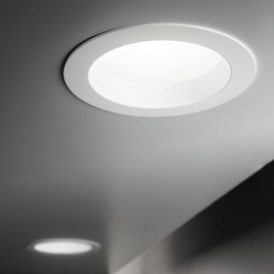 Ideal lux - Basic Wide - Faretto da incasso grande a LED con struttura in alluminio e ghiera rotanda - Colore: Bianco - 1 Lampadina Led Integrato 20W - Lumen 2350 - Gradi Kelvin 3000k Luce Calda - IP20 - SKU: 193533