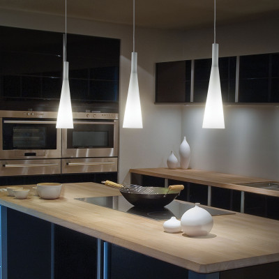 Ideal lux - Milk - Lampada a sospensione lineare moderna in metallo con 3 diffusori in vetro - Colore: Bianco - 3 Lampadine E27 42W - IP20 - SKU: 030326