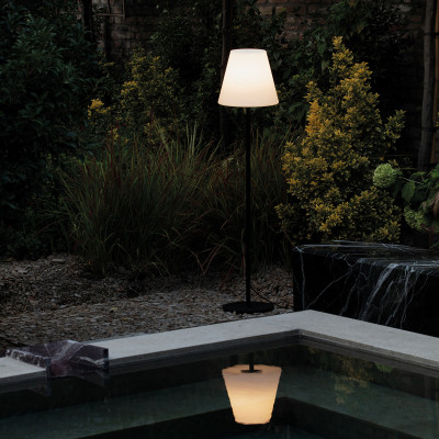 Ideal lux - Arcadia - Lampada da giardino da terra alta con struttura in metallo e diffusore in PMMA - Colore: Antracite - 1 Lampadina E27 42W - IP44 - SKU: 298610