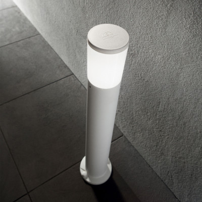 Ideal lux - Atena - Lampione da giardino dal design moderno con struttura e diffusore in resina - 1 Lampadina E27 23W - IP55 - SKU: 19864