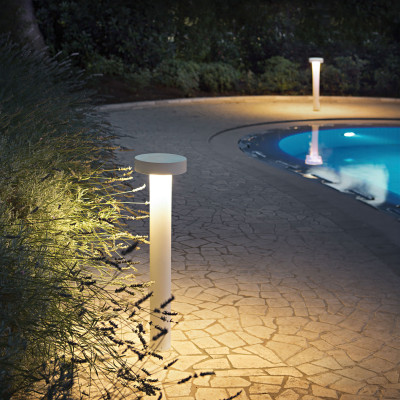 Ideal lux - Tesla - Lampione da giardino moderna struttura alta in alluminio e diffusore in acrilico - 4 Lampadine G9 15W - IP44 - SKU: 15317A