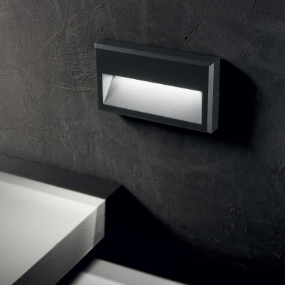 Ideal lux - Febe - Lampada segnapassi da esterno a led con struttura in alluminio rettangolare - Colore: Antracite - 1 Lampadina Led Integrato 6W - IP65 - SKU: 25085