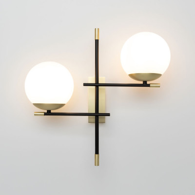 Maytoni - Nostalgia - Applique a parete con diffusori a boccia dal design moderno - Colore: Nero/Oro - 2 Lampadine E14 40W - IP20 - SKU: MOD050WL-02G