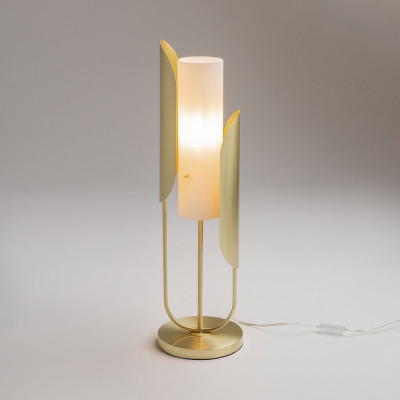  Maytoni - Cipresso - Lampada da tavolo con struttura dorata dalle linee moderne e diffusore in vetro - Colore: Oro - 1 Lampadina E14 40W - IP20 - SKU: Z014TL-01G 