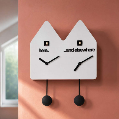 Progetti DoubleQ Orologio da parete moderno in legno con doppio pendolo e cucù Colore: Bianco