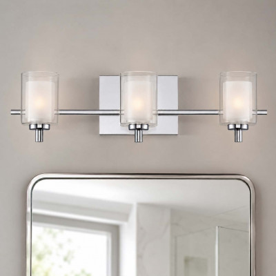 Quoizel Kolt Applique per bagno con struttura in acciaio con tre diffusori in vetro opalino Colore: Cromato