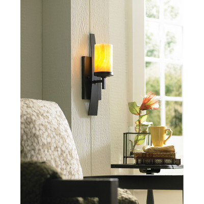 Quoizel - Brinley - Lampada da parete dal design rustico in ferro battuto con 1 diffusore in onice - Colore: Bronzo - 1 Lampadina E27 100W - IP20 - SKU: QZ-KYLE1