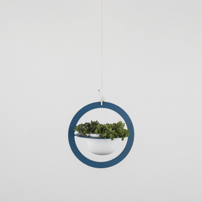 Formae Vaso grande in ceramica con portavaso a sospensione in acciaio "Saturno" Colore: Blu