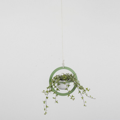Formae Vaso piccolo in ceramica con portavaso a sospensione in acciaio "Saturno" Colore: Verde