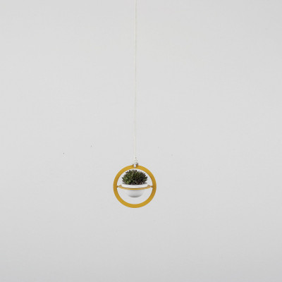 Formae Vaso piccolo in ceramica con portavaso a sospensione in acciaio "Saturno" Colore: Giallo