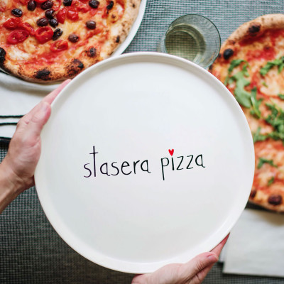  Simple Day - Stasera Pizza - Piatto per Pizza in ceramica - Colore: Bianco - SKU: 10011134 