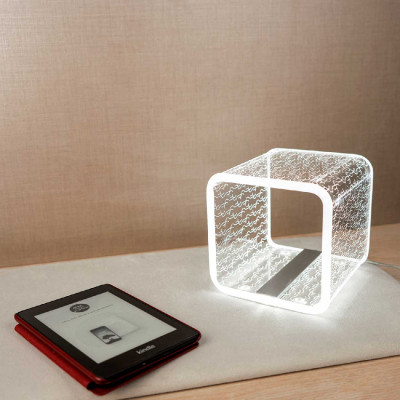 Vesta Solid Lampada da comodino LED moderna in plexiglass versione Tits & Butts Colore: Trasparente