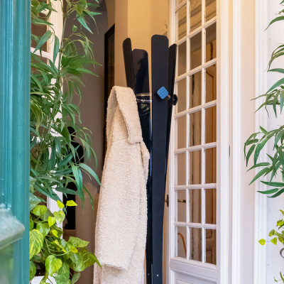  Vesta - Vera - Appendiabiti da terra con struttura in metallo e plexiglass dal design moderno - SKU: 25016 