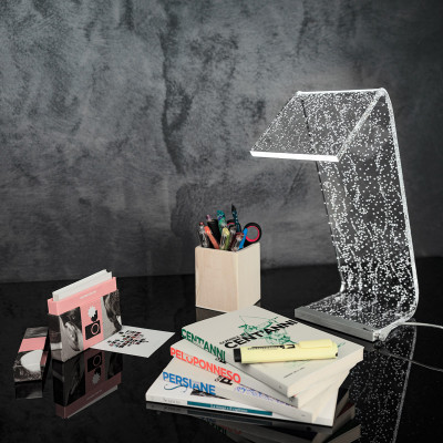  Vesta - C-Led - Lampada da tavolo a LED in plexiglas dal design moderno Stardust - Colore: Trasparente - 1 Lampadina Led Integrato 18W - Gradi Kelvin 4000k Luce Naturale - SKU: 0806906 