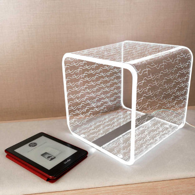  Vesta - Solid - Lampada da tavolo a LED in plexiglas in stile moderno versione Tits & Butts - Colore: Trasparente - 1 Lampadina Led Integrato 8W - Gradi Kelvin 3000k Luce Calda - SKU: 0818002 