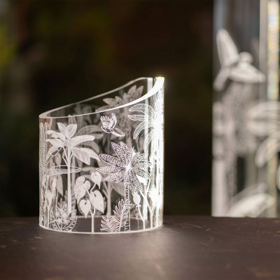  Vesta - Wave - Lampada da tavolo a led struttura in plexiglas dal design moderno Jane - Colore: Trasparente - 1 Lampadina Led Integrato 12W - Gradi Kelvin 3000k Luce Calda - IP20 - SKU: 0108153 