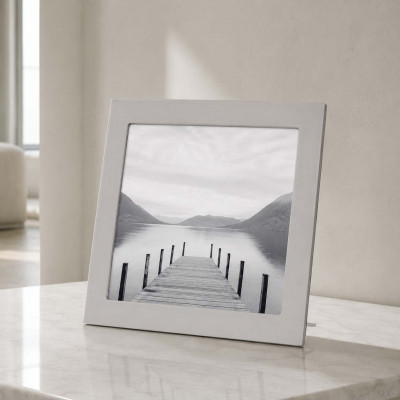 Vesta Easy Portafoto da tavolo grande con struttura verticale dalle linee moderne Foto 18x24 Colore: Bianco/Tortora