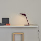 Lampada da tavolo in metallo dal design moderno